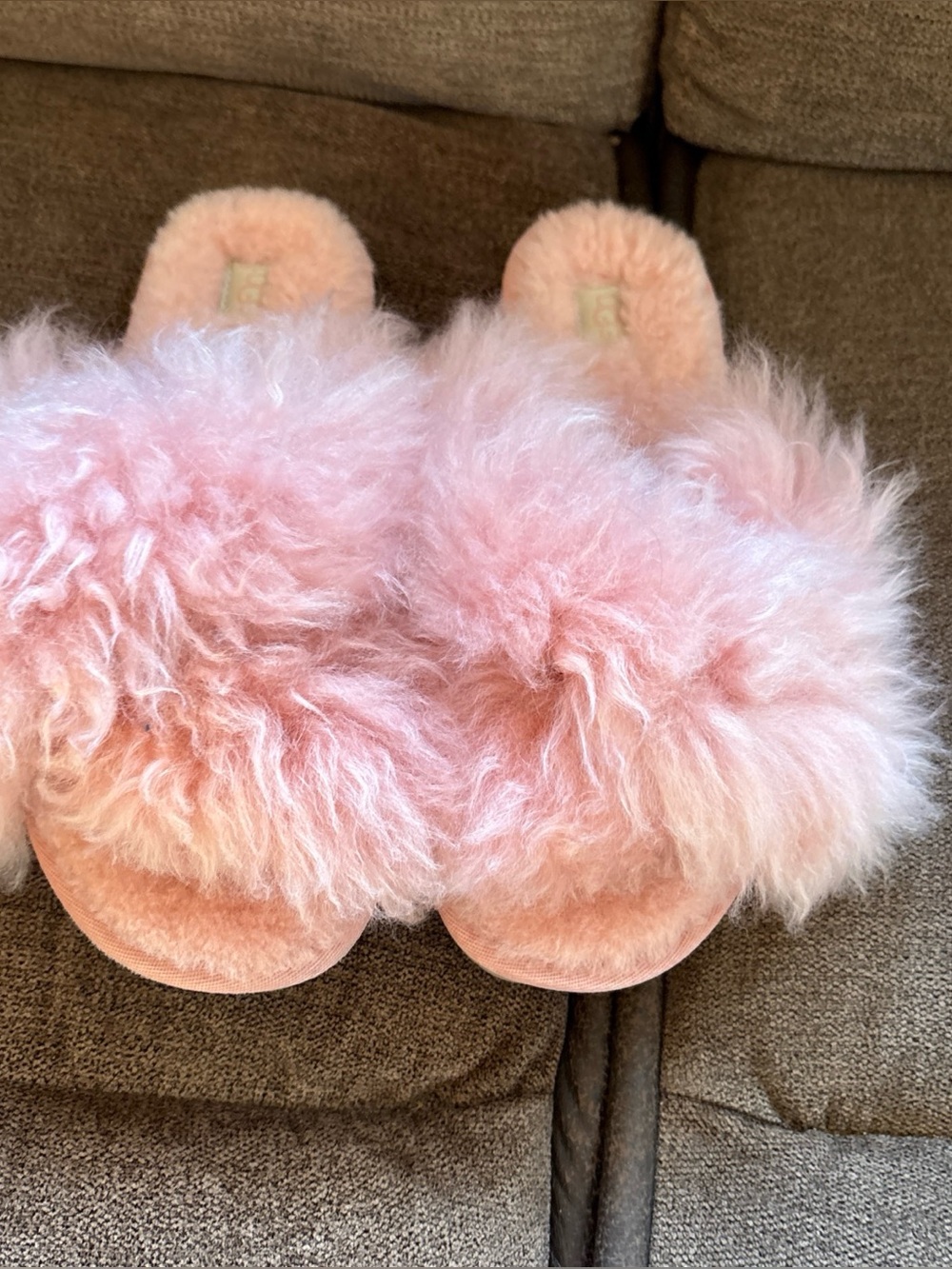 UGG Pink Faux Fur Slide Slippers Women's Size 9 Comfort Non-Slip Rubber Sole Fuz
